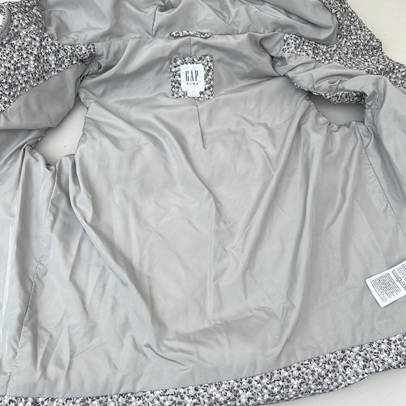 GAP Kids Primaloft Down Alternative Floral Puff Vest (size M 8-9) - Picture 5 of 8